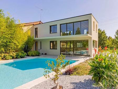 propriété d’exception 179m2 hab (7p-3ch) + 160m2 à finir d’agencer sur environ 7 208m2 de.