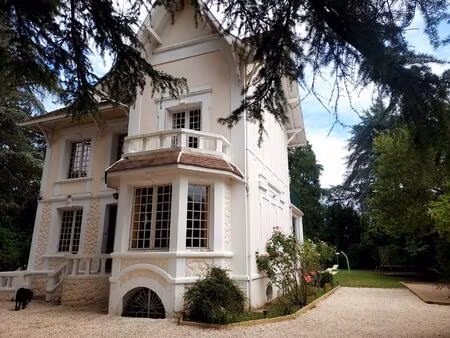 charmante propriete avec parc en plein centre de bergerac