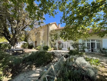 mas provençal de 277m2 avec piscine sur terrain de près de 2ha