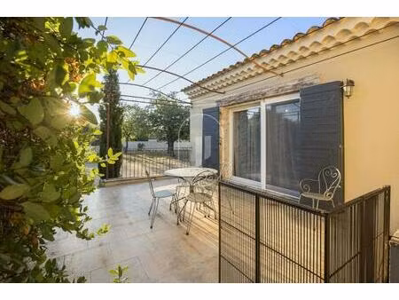 villa avec piscine et garage à vendre à st saturnin lès apt