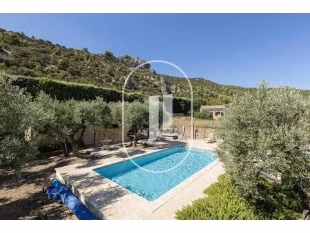 villa avec vue panoramique et piscine à vendre à st saturnin