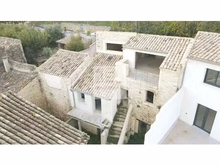 maison en pierre a achever