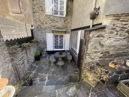 vallée borgne  ensemble immobilier de 4 appartements avec cour et terrain non attenant