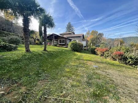 propriété avec 2 habitations sur 4623 m2 de terrain avec piscine