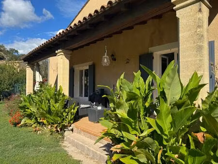 belle villa de 155 m2 sur 1500 m2 de terrain à 6 km d'uzes