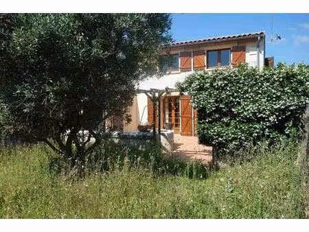 au calme dans un hameau avec commerces à proximité