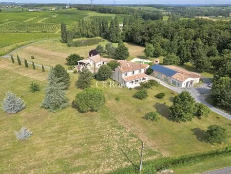 charmant ensemble immobilier dans la campagne girondine  avec piscine  terrain de 6...