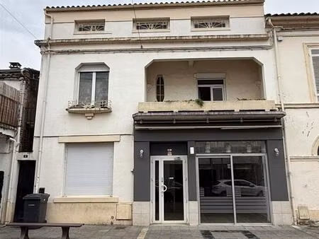 immeuble avec un appartement t3.