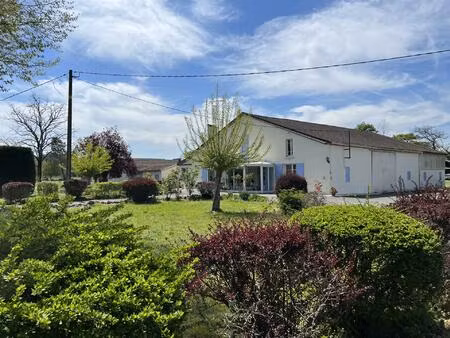 ferme avec nombreuses dependances et son terrain de 11 371 m2