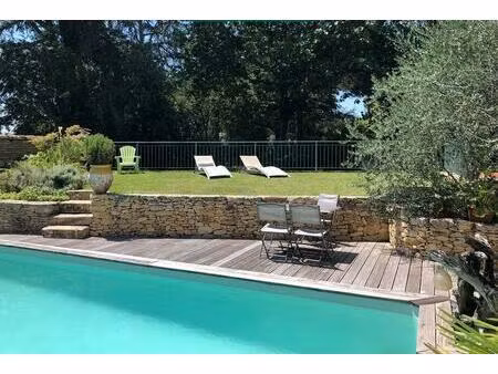 ancien hotel avec 3 garages   jardin et piscine.