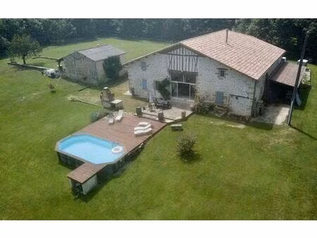 propriété en pierre avec un gîte   un mobil home et environ 10 hectares en prairie et...