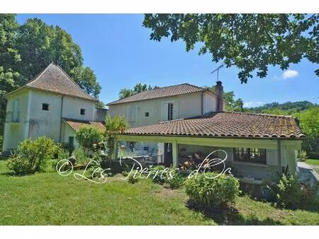 maison de campagne avec pigeonnier au milieu de 8 50 has de prairies bio et bois -...