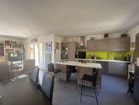 villa 4 faces sur 1600 m2 de terrain