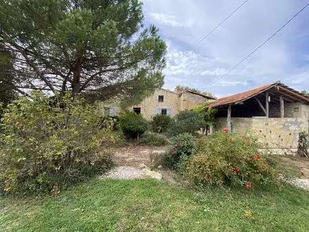 charmante maison avec dépendances proche d’un village de caractère à une quinzaine de...