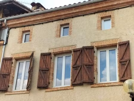 maison d'habitation spacieuse idéal pour petite famille   rénovation de qualité  quartier.