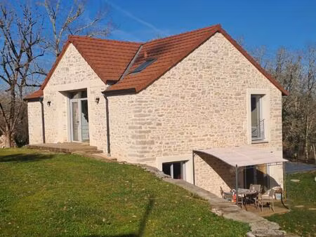 maison spacieuse dans un écrin de verdure