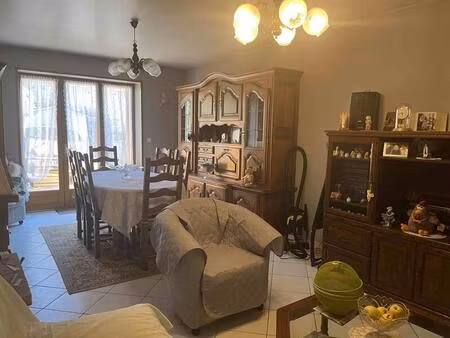 proche riviere la truchere maison de village