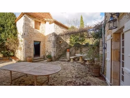 charmante maison de village en pierre avec 5 chambres  un pigeonnier  une jolie cour et un