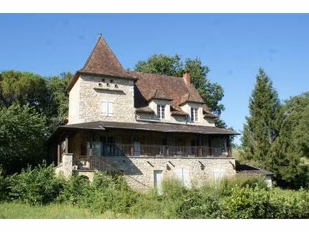 maison de caractère avec garage sur 7291 m² de terrain avec magnifique vue sur la vallée..