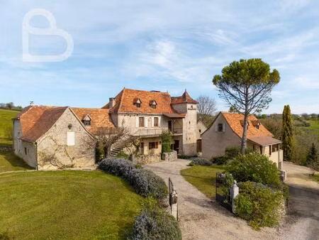 maison quercynoise avec gîte  grange et piscine