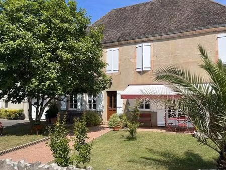 belle maison familiale avec dependances