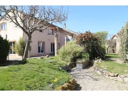 loft de 200 m² sur 1 097 m² de terrain entièrement clos de murs avec dépendances