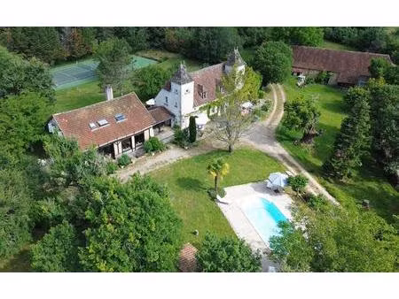 magnifique corps de ferme quercynois sur le causse de gramat