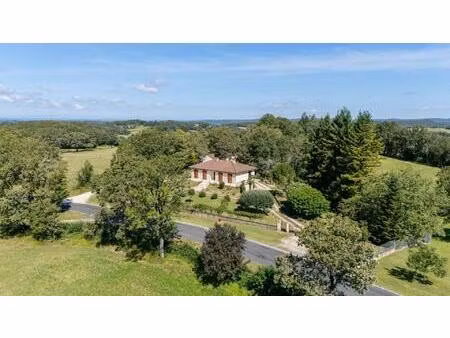 maison de plain-pied avec 23 hectares de terres