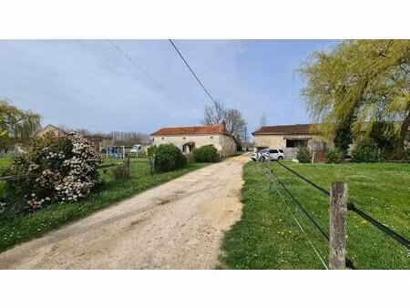 sud charente. maison de campagne sans voisins. 2ha