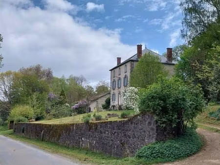 maison de maître  à 10 minutes de st junien et d'etagnac et 20 min de confolens