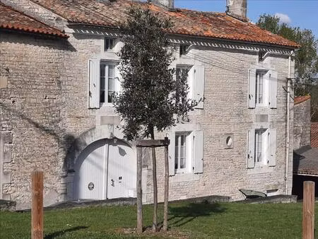 maison de village dependances 16330