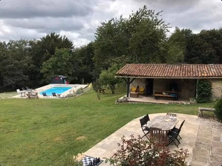 longère charentaise avec piscine et dépendances