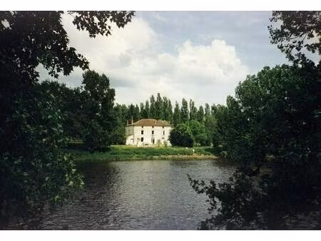 manoir historique idyllique au bord de la vienne