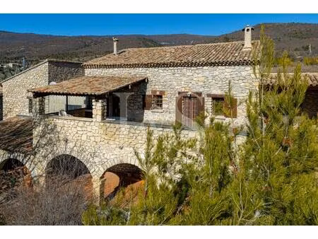 charmant mas en pierres avec terrasse au cœur des baronnies provençales