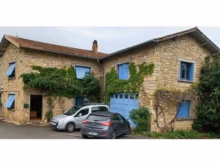 maison de village f3 -dpe b (évolutive)- (en pierre sur deux niveaux avec garage carrelé..