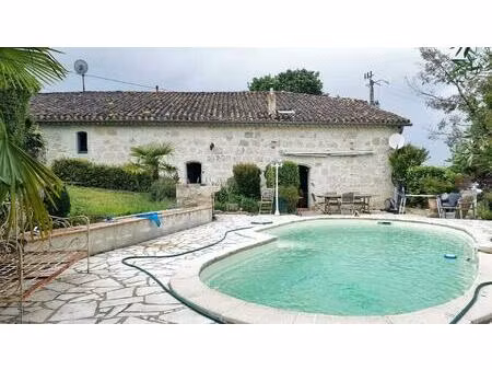 ancienne grange convertie en habitation dans un hameau paisible avec belle vue