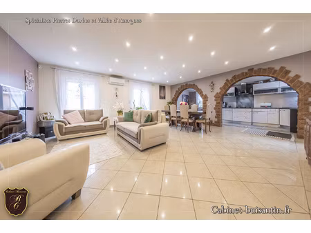 villa proche centre village