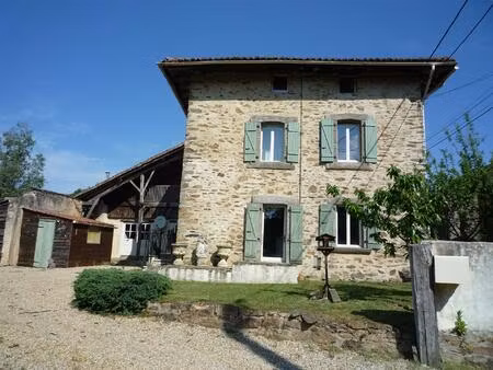 charmante maison en pierre totalement renover  142m²  4chambres  2 salle de bains  + un wc