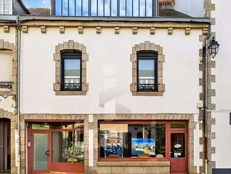 immeuble usage mixte  avec jardin et terrasse  centre-ville pont-aven  bretagne