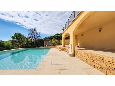 villa sur les hauteurs de lacenas