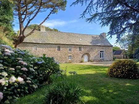 plougasnou bourg  manoir du 15ème sur 5900 m2 de terrain avec dépendances.