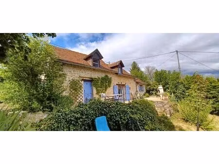 ensemble typiquement quercynois maison + gîte+ piscine sur 2500m2 environ de terrain