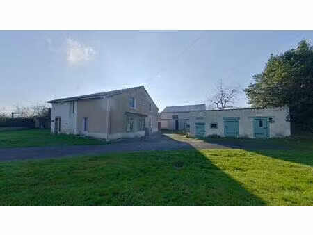 maison avec gite en bon état à asnières sur blour sur blour 86 avec dépendances et...