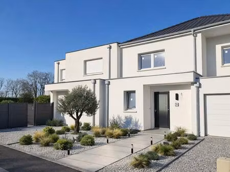 maison semi-individuelle 5 pièces à toit plat