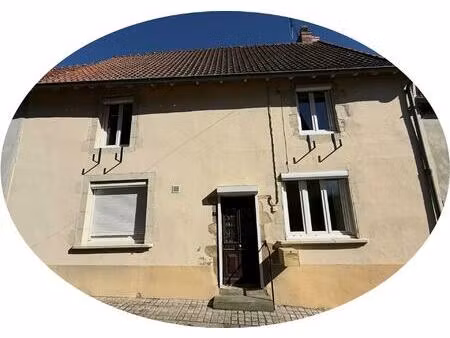 auv 1176 : maison de village à rénover  jardin  calme  commerces