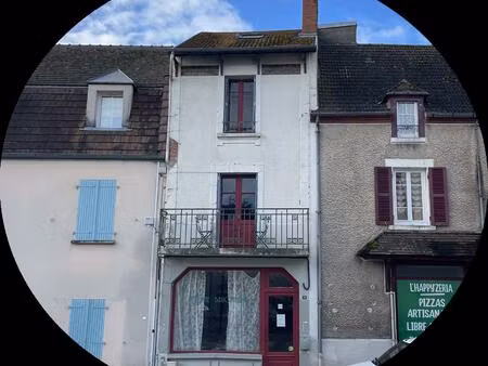 auv 1141 : maison de village habitable de 3x30m2  grenier  cave