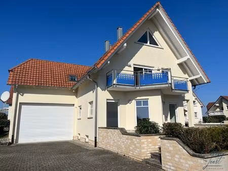 exclusif ! immeuble comprenant 3 logements et un studio aménagé au sous-sol  sur 6 13 ares