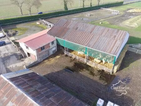 02100 a vendre - corps de ferme idéal pour les passionnés de chevaux