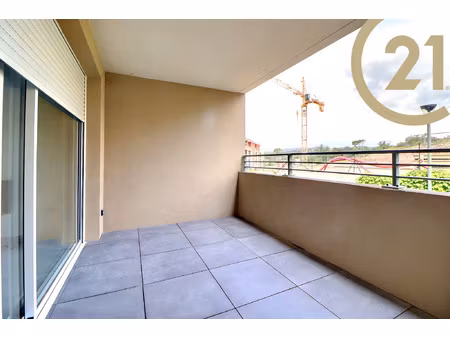 vente en exclusivite - frejus - appartement 2 pieces de 49m2