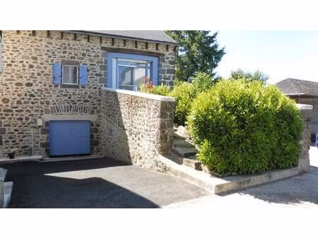 maison en pierres du cantal/ auvergne